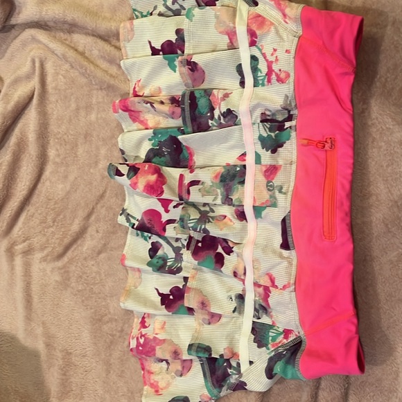 Lululemon skort - Picture 2 of 2